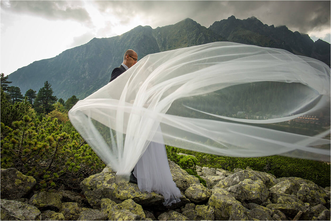 Kreatív fotózás a hegyekben - Tátra -Destination Wedding Photoshoot in Slovakia