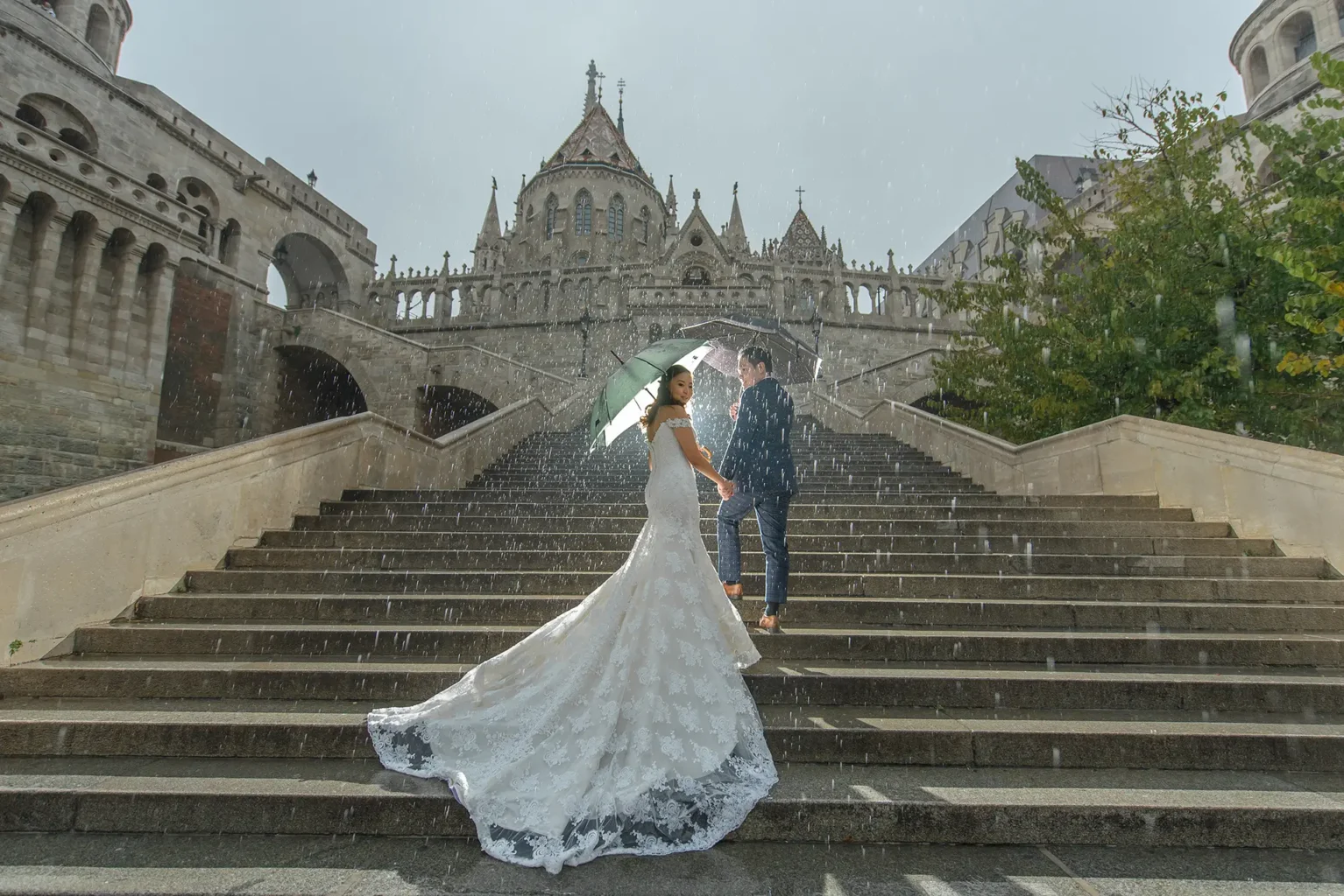 esős Kreatív fotózás Halászbástya (Budapest) - Díjnyertes esküvői kép