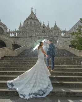 Asian Couple’s Pre-Wedding Photography in the rain
