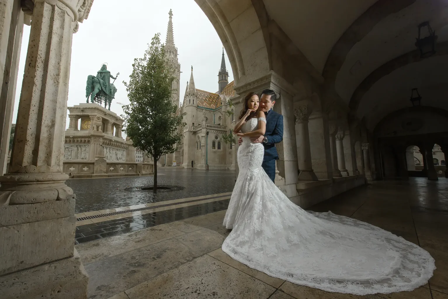 Kreatív fotózás esőben a Halászbástyán (Budapest) - Kreatív fotózás Budapest - Pre Wedding Photoshoot Asian Couple