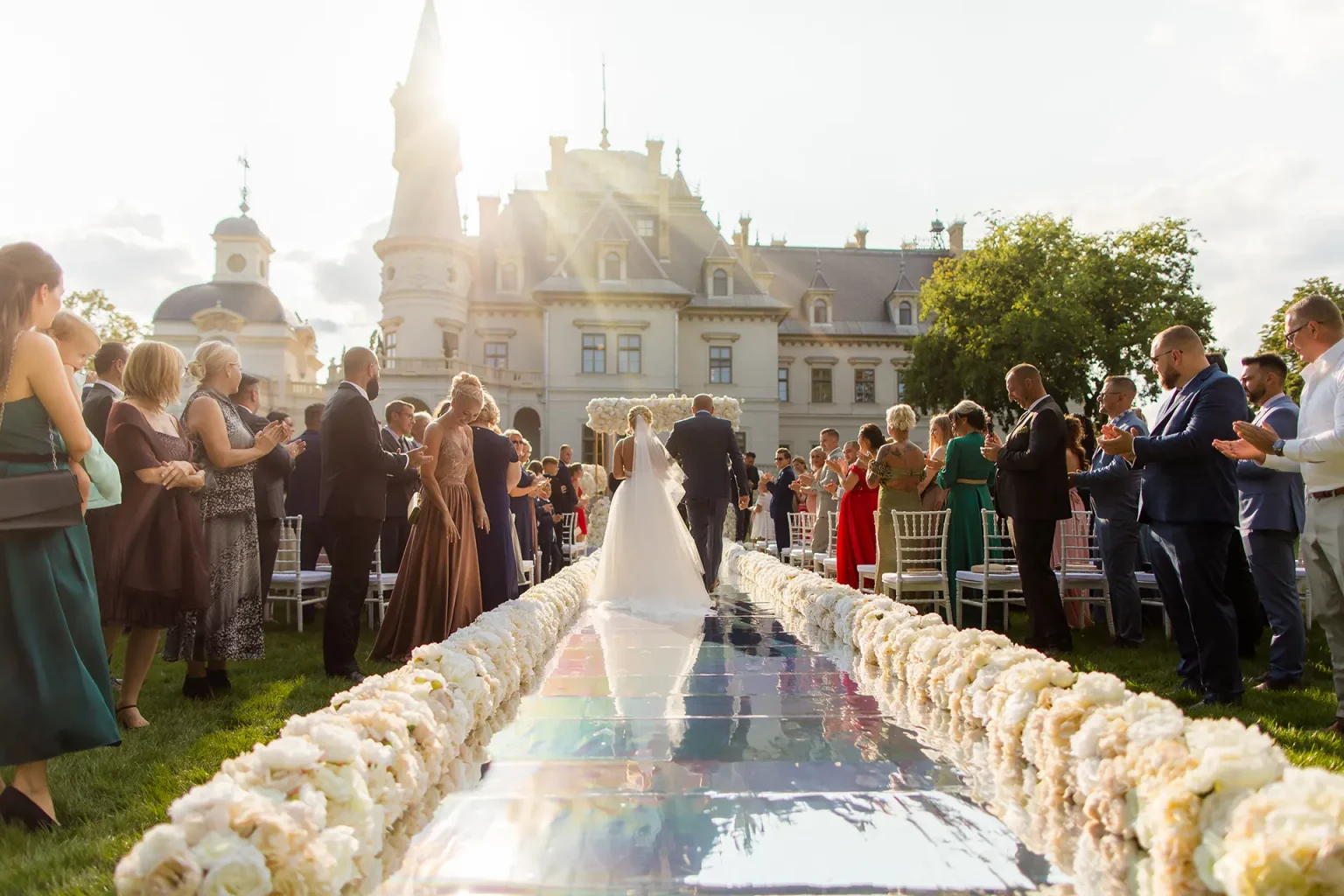 Botaniq Kastély esküvő - Érkezik a menyasszony