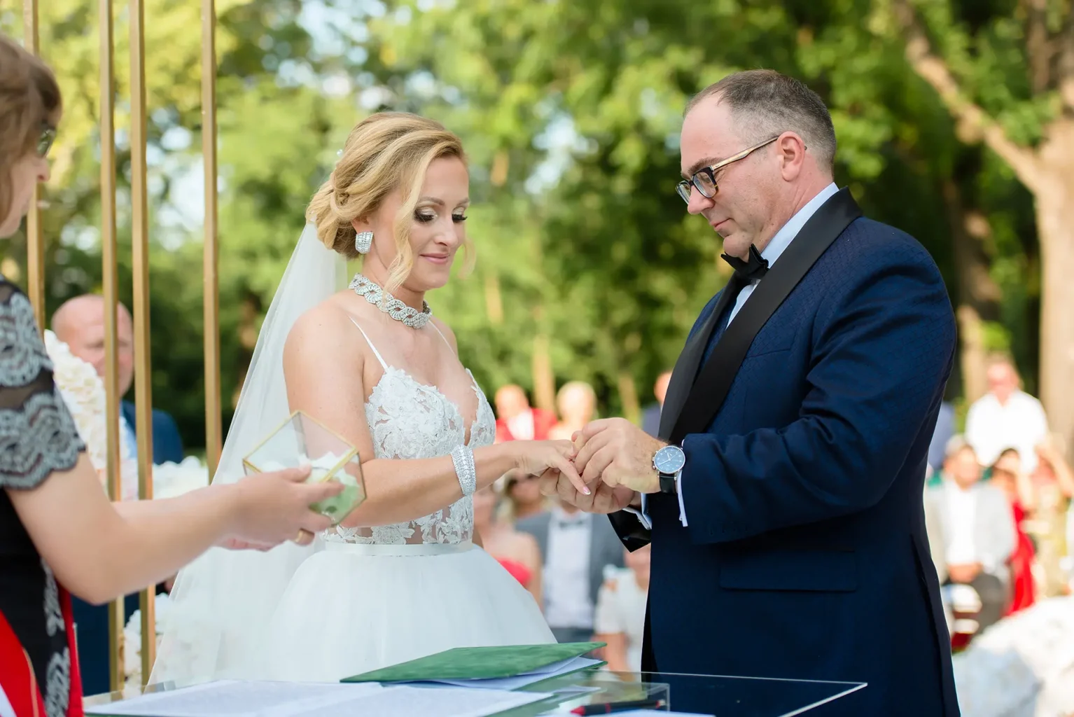 Botaniq Kastély esküvő - Gyűrűhúzás