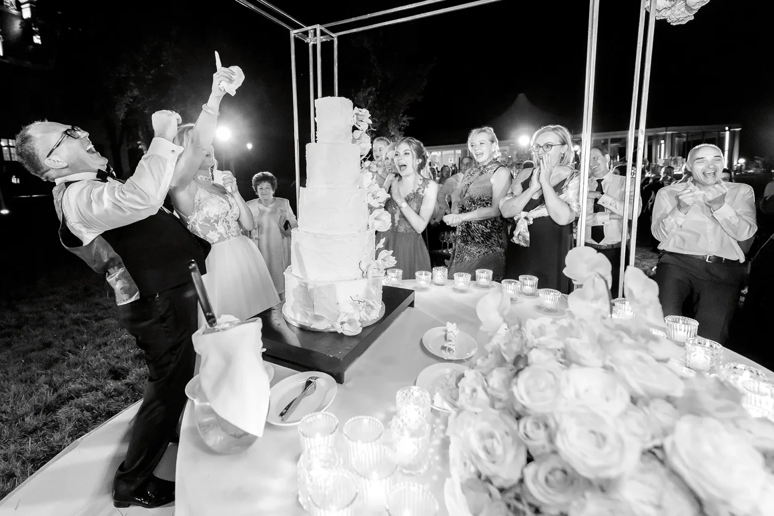 Botaniq Kastély esküvő - Tortashow - tortavágás