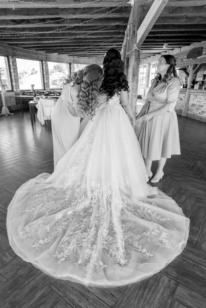 Hilltop Borbirtok - esküvői fotózás - menyasszony készülődés - Bride's getting ready