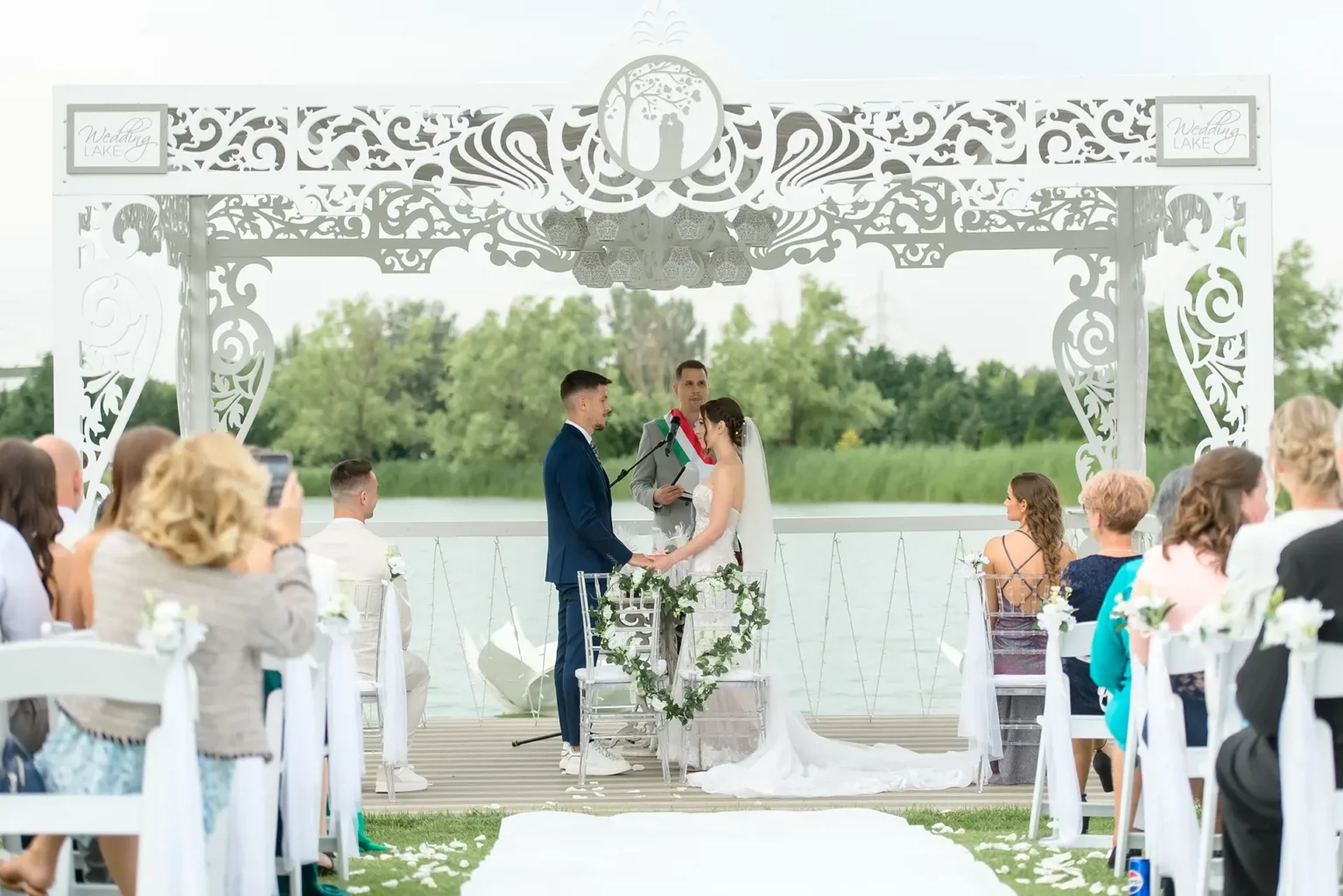 Esküvői fotózás Budapesten - Wedding Lake