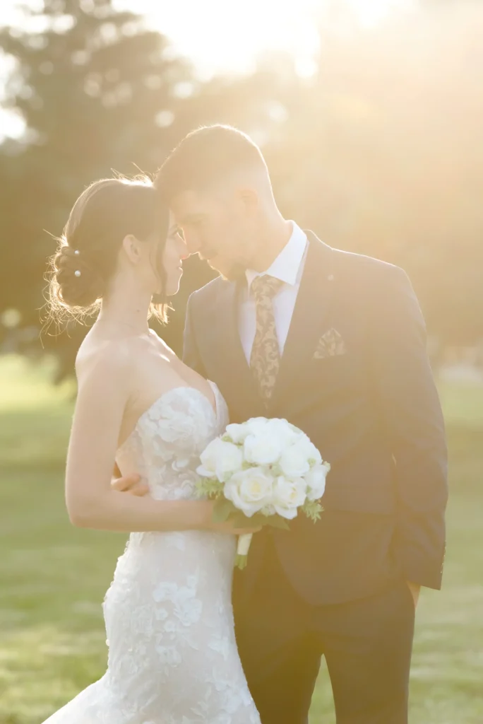 Esküvői fotózás Budapesten (Wedding Lake) - Kreatív fotózás az esküvő napján ellenfényben