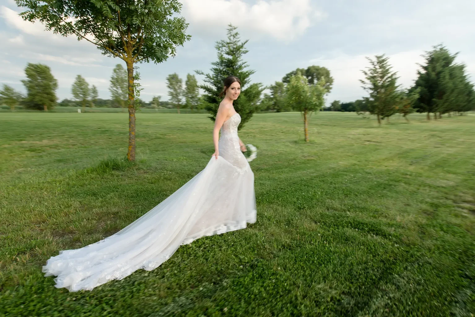 Esküvői fotózás Budapesten (Wedding Lake) - Bemozdult esküvői fotó