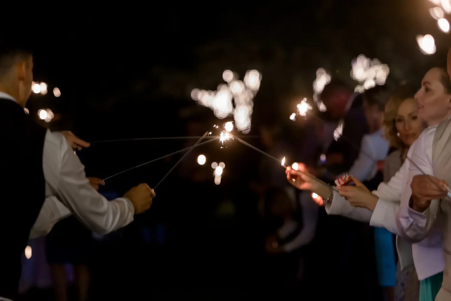 Esküvői fotózás Budapesten (Wedding Lake) - Party - Tortavágás - Budapest Wedding Photographer