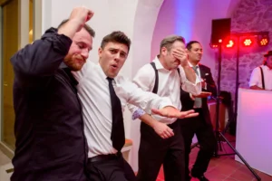 Wedding Photography Germany - Wedding Party - Bestmen Dance - Tánc