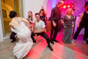 Esküvő fotózás külföldön, Németországban - Party - Tánc a menyasszonnyal