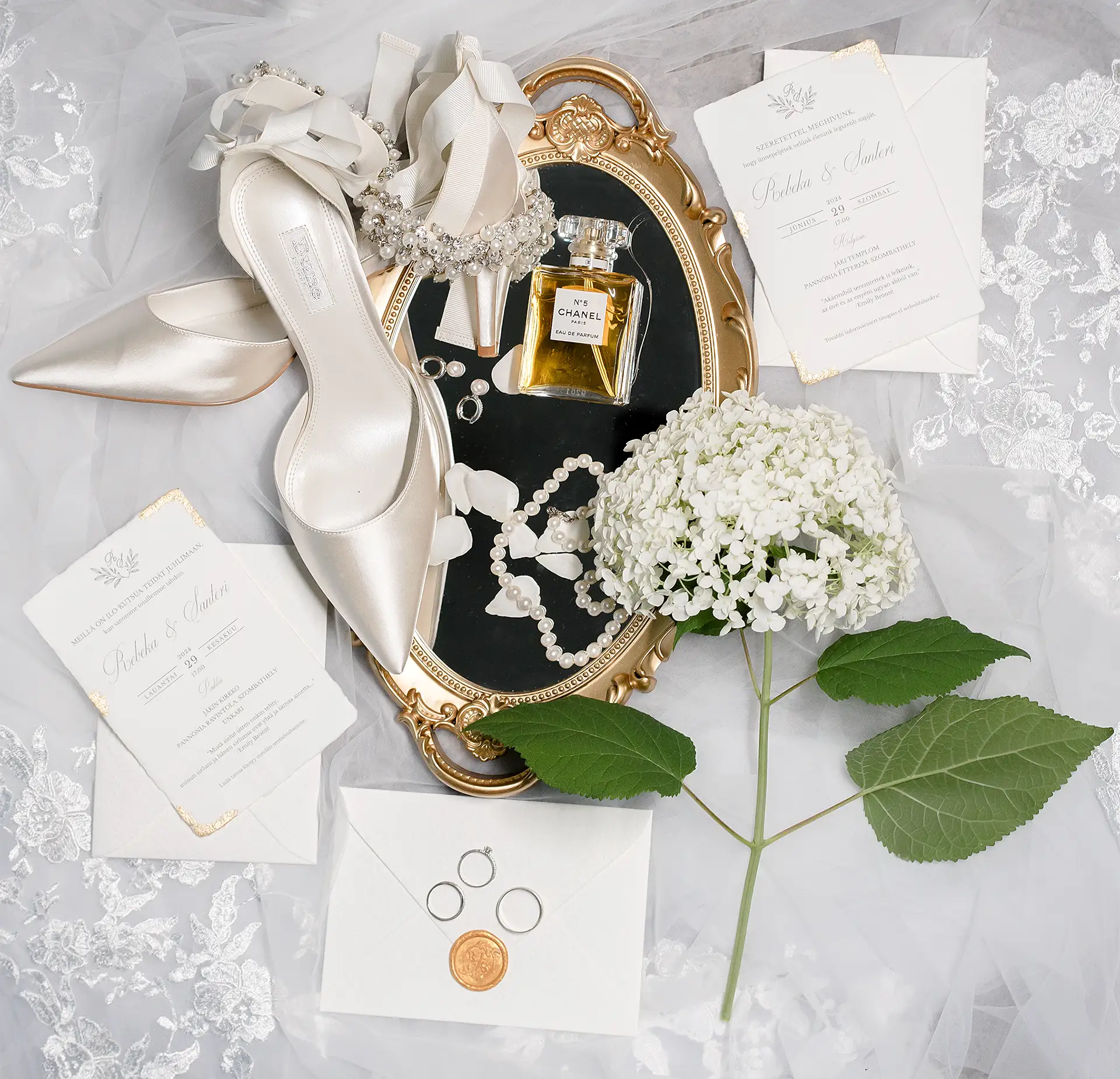 esküvői flatlay részletek, kiegészítők -wedding flatlay - details - Hochzeits-Flatlay-Details, Accessoires - Hochzeitsfotografie-Pakete