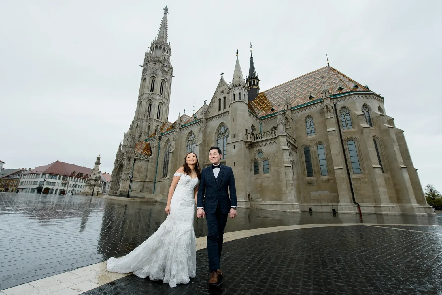 Kreatív fotózás esőben a Halászbástyán (Budapest) - Kreatív fotózás Budapest - After Wedding Fotoshooting - Pre Wedding Photoshoot Asian Couple