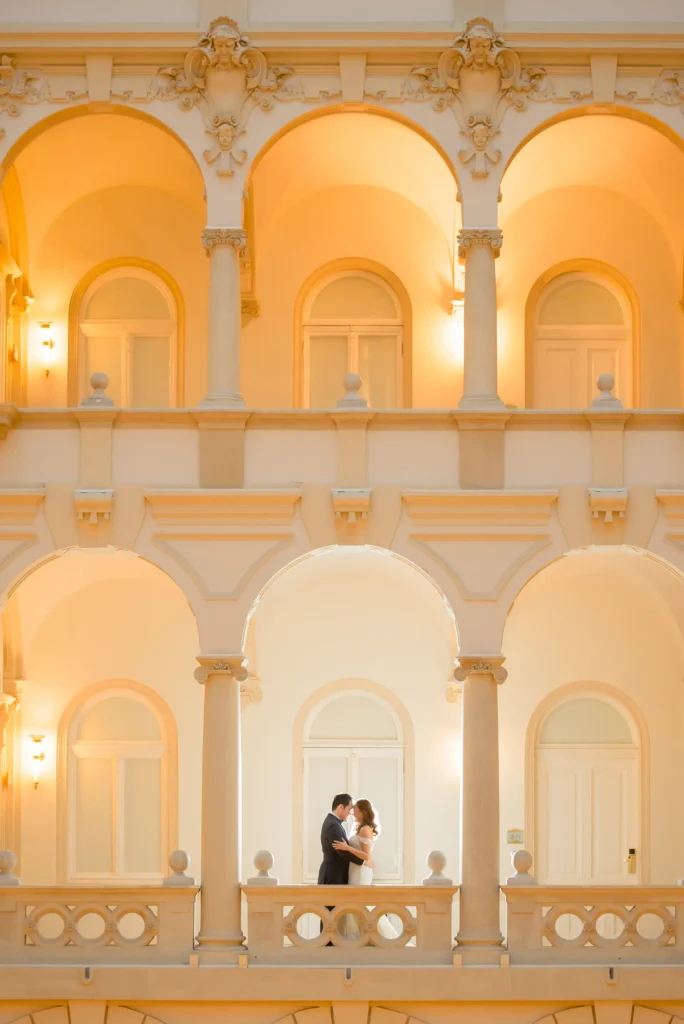 Esküvői fotózás - New York Palace Budapest - Kreatív fotózás - Budapest - After Wedding Shooting - Pre Wedding Photoshoot Asian Couple