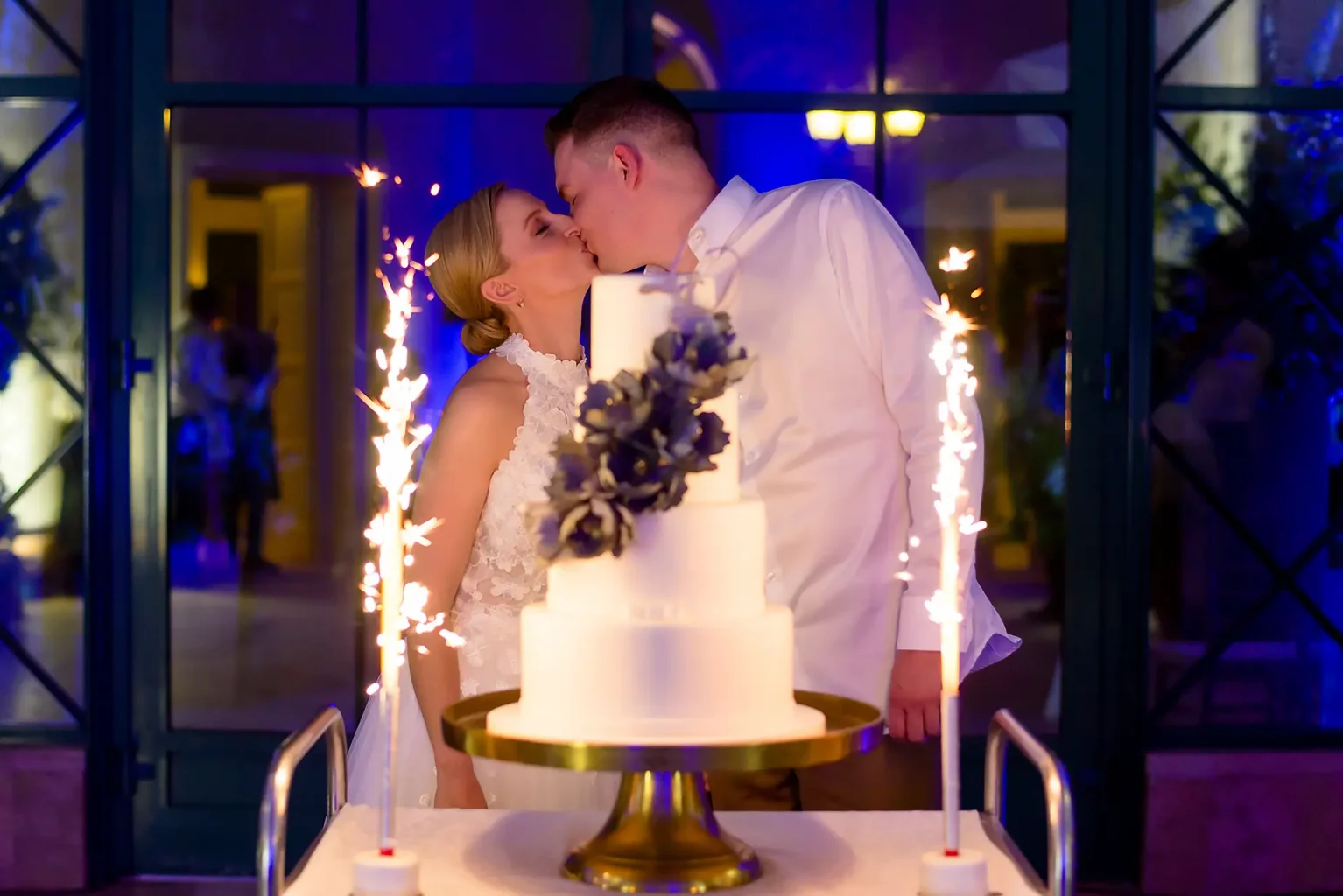 Esküvői képek - tortavágás - Beautiful Wedding in Pálmaháza (Tata - Hungary) - Pálmaház Esküvő - Palmenhaus Hochzeit