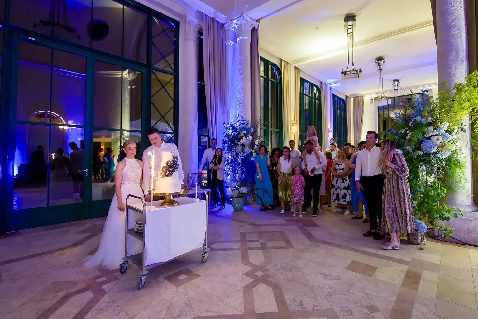 Esküvői képek - tortavágás - Beautiful Wedding in Pálmaháza (Tata - Hungary)
